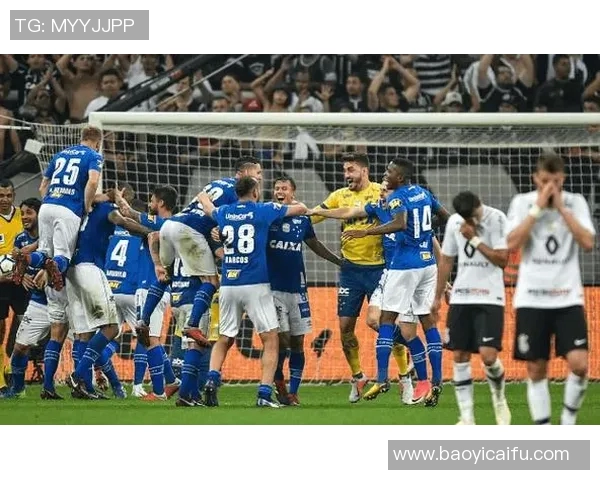 洛杉矶FC与哥伦布机员激战正酣比分揭晓精彩瞬间回顾